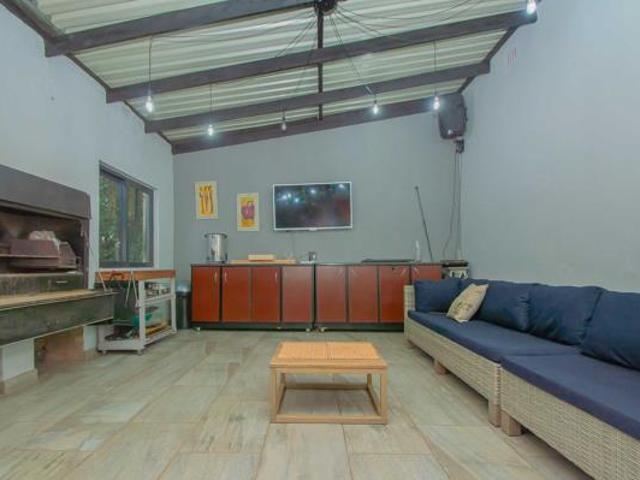 5 Bedroom House in Noordheuwel