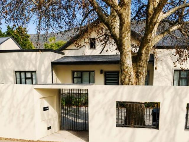 5 Bedroom House in Northern Paarl