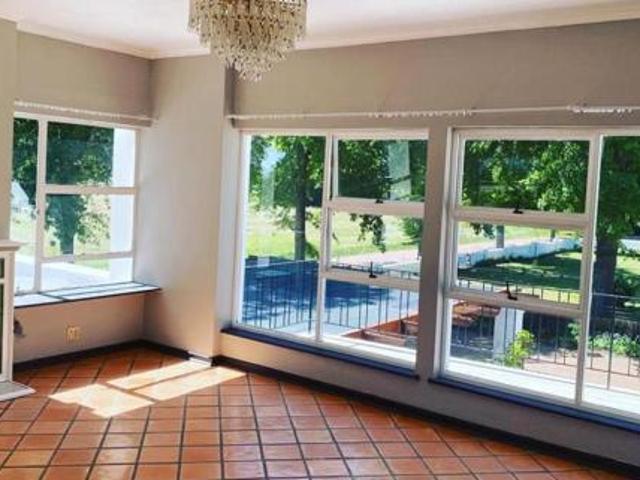 5 Bedroom House in Northern Paarl