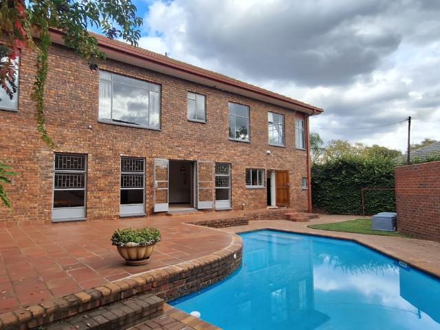 5 Bedroom House in New Muckleneuk