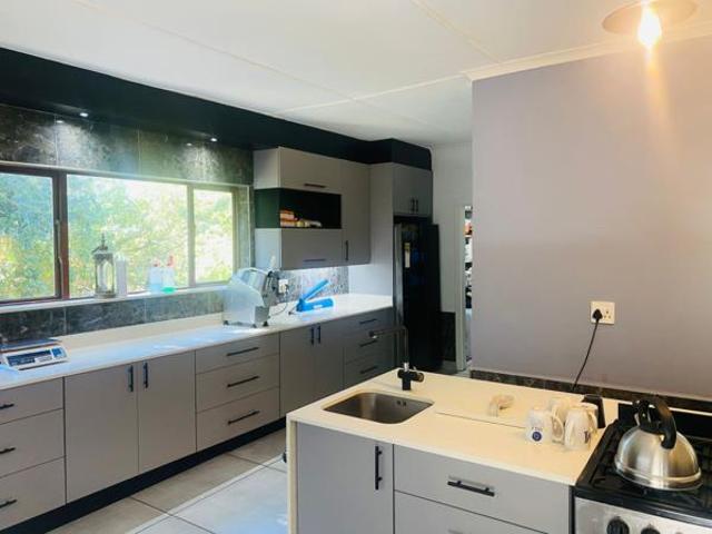 5 Bedroom House in Southbroom