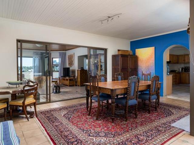 5 Bedroom House in Somerset West Central