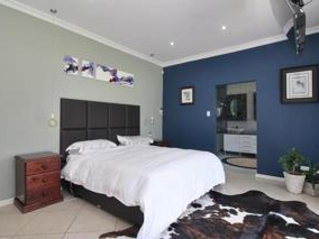 5 Bedroom House in Somerset West Central