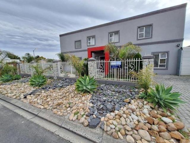 5 Bedroom House in Soneike