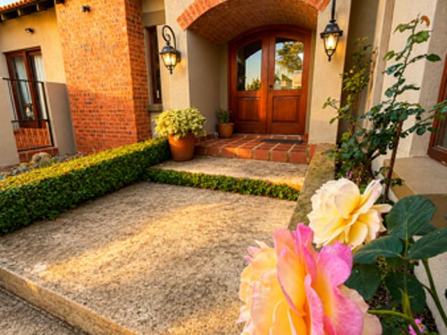 5 Bedroom House in Sonheuwel