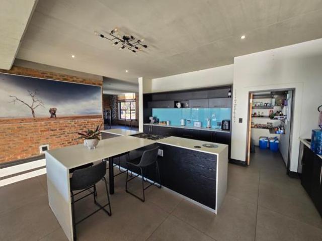 5 Bedroom House in Sable Hills