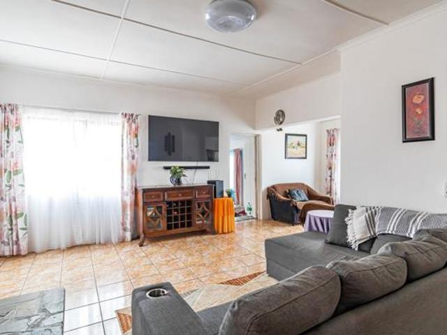 5 Bedroom House in Saldanha