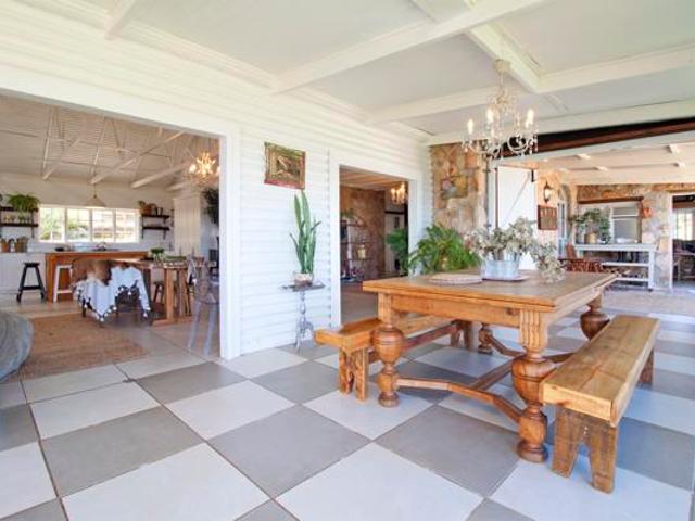 5 Bedroom House in San Michel