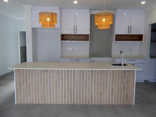 5 Bedroom House in Sandown