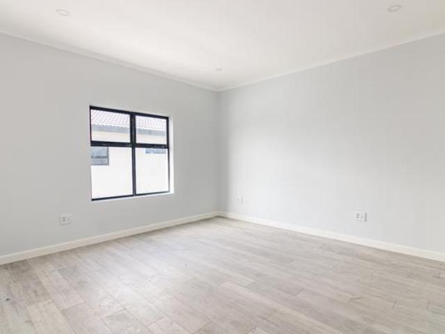 5 Bedroom House in Sandown