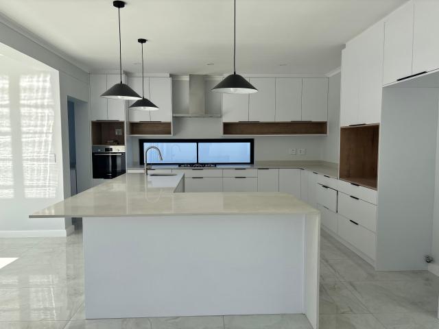 5 Bedroom House in Sandown