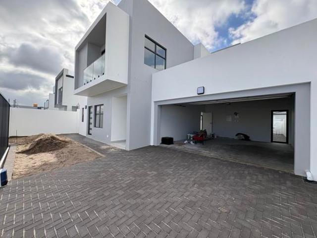 5 Bedroom House in Sandown