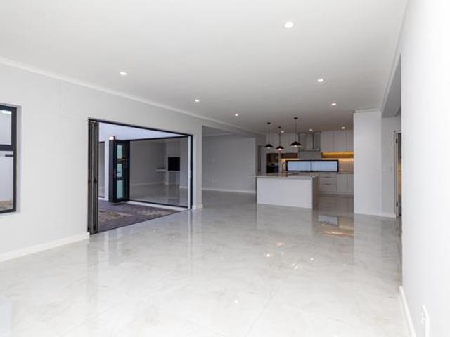 5 Bedroom House in Sandown