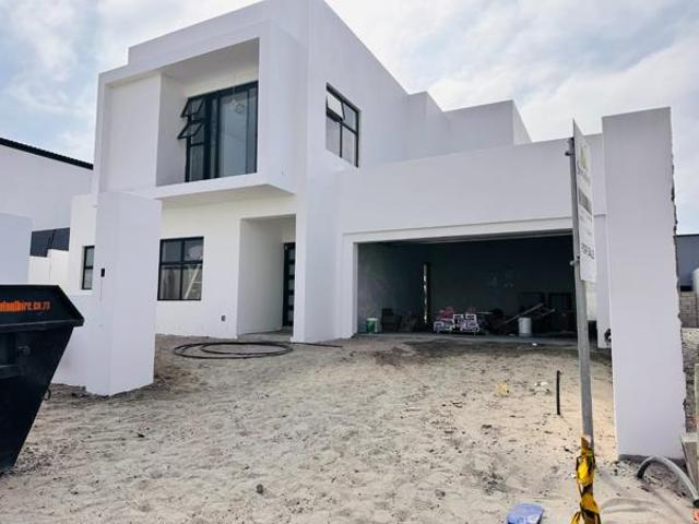 5 Bedroom House in Sandown