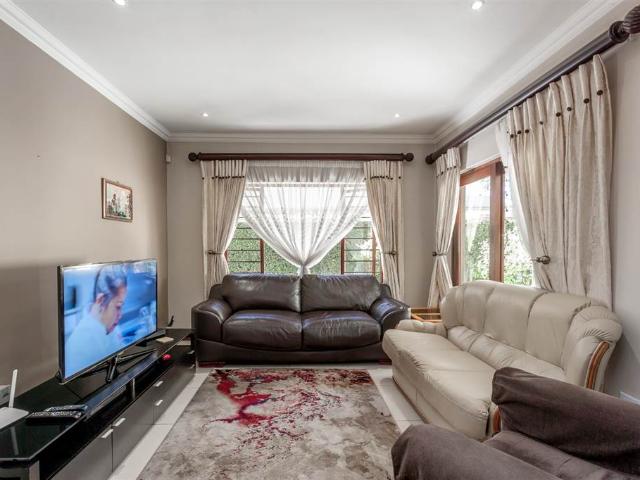 5 Bedroom House in Sandown Estate