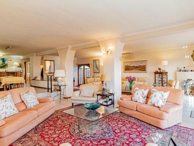 5 Bedroom House in Sandbaai