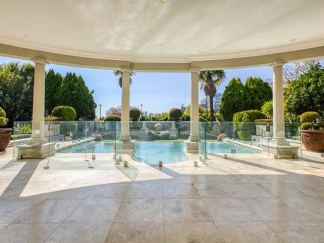 5 Bedroom House in Sandhurst