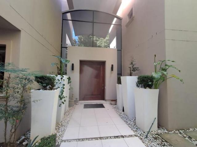 5 Bedroom House in Sandhurst