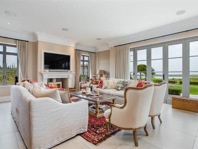 5 Bedroom House in Sante Winelands Estate