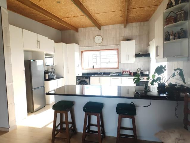 5 Bedroom House in Seemeeu Park