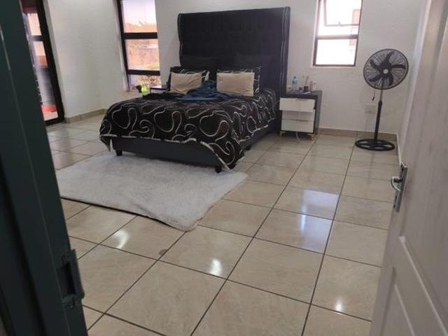 5 Bedroom House in Serala View