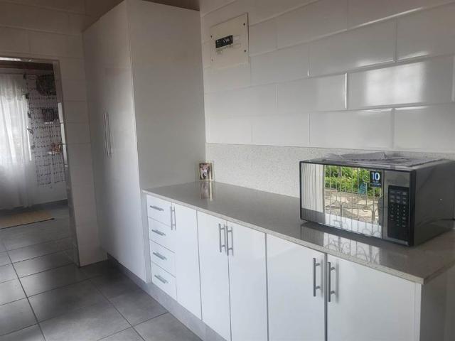 5 Bedroom House in Shallcross