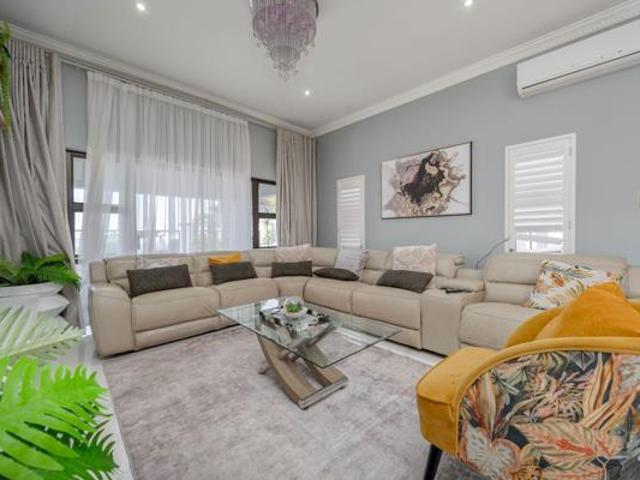 5 Bedroom House in Shelly Beach
