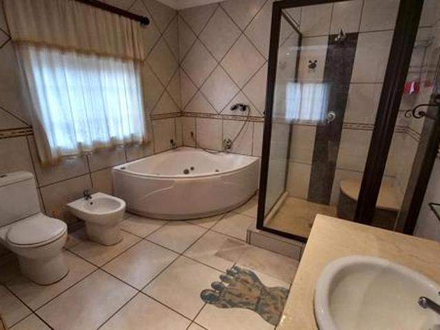5 Bedroom House in Shelly Beach