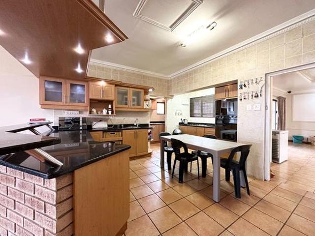 5 Bedroom House in Shelly Beach