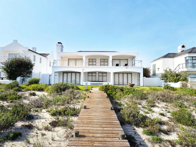 5 Bedroom House in Shelley Point