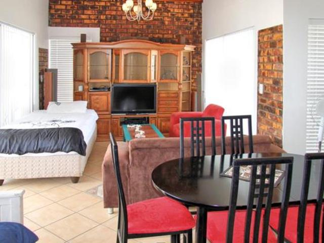 5 Bedroom House in Shelley Point