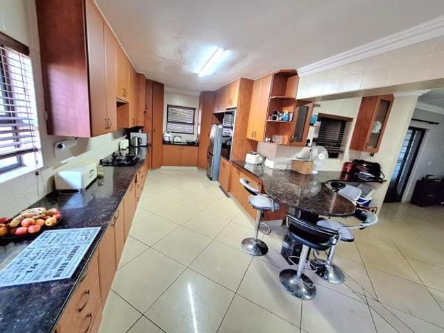 5 Bedroom House in Signal Hill