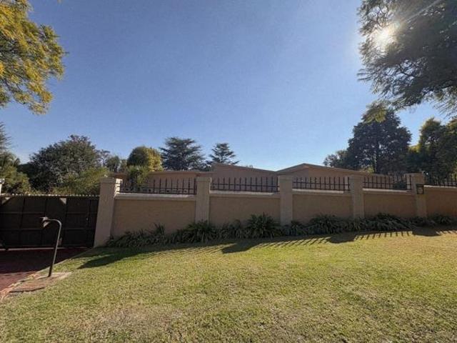 5 Bedroom House in Signal Hill