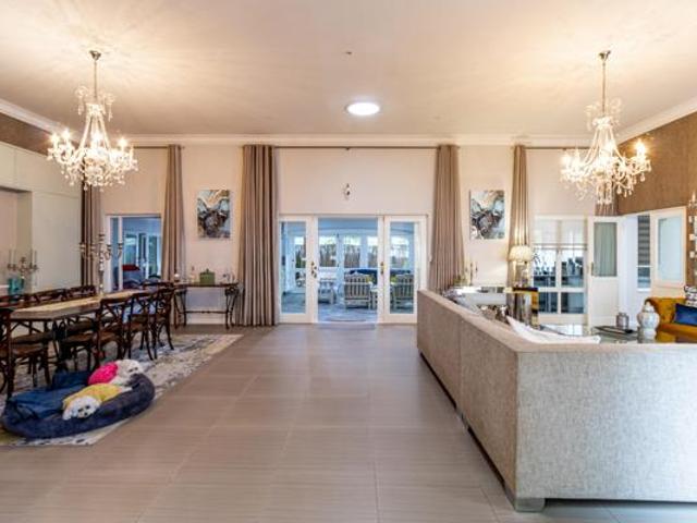 5 Bedroom House in Silver Lakes Golf Estate
