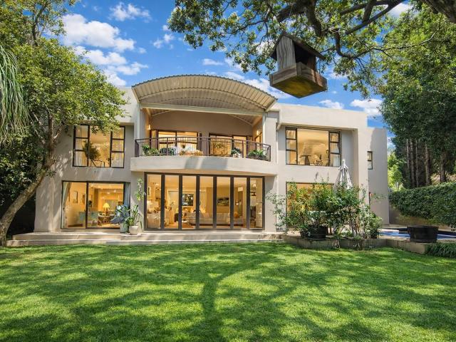 5 Bedroom House in Silver Lakes Golf Estate