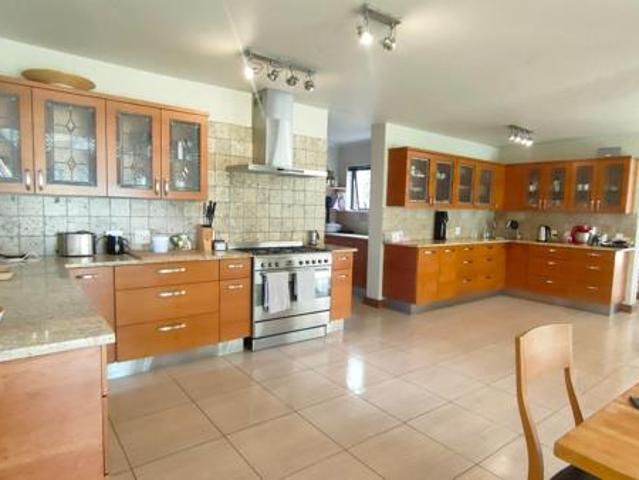 5 Bedroom House in Silver Lakes Golf Estate
