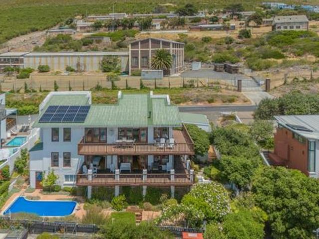 5 Bedroom House in Simon's Town Central