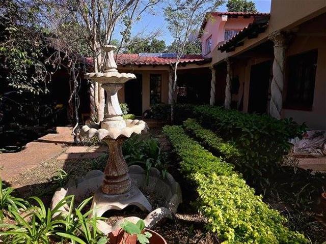 5 Bedroom House in Sinoville