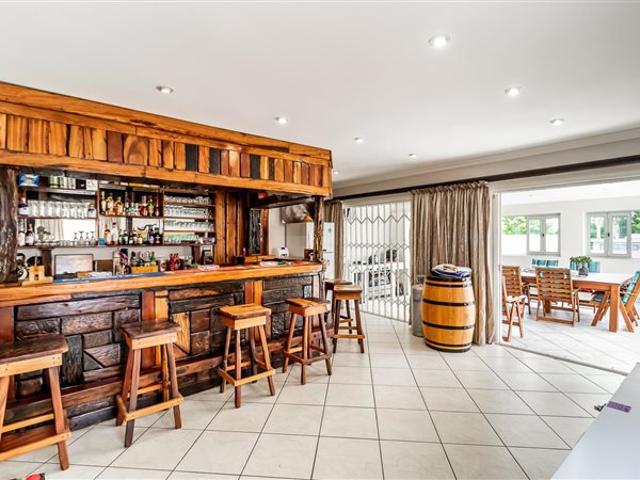 5 Bedroom House in Sinoville