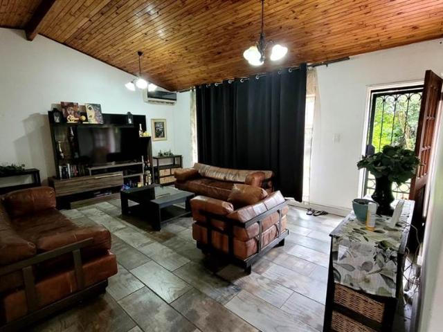5 Bedroom House in Sinoville