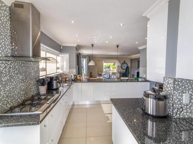 5 Bedroom House in St Francis Bay Canals