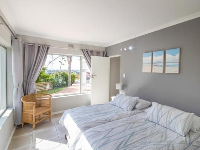 5 Bedroom House in St Francis Bay Village