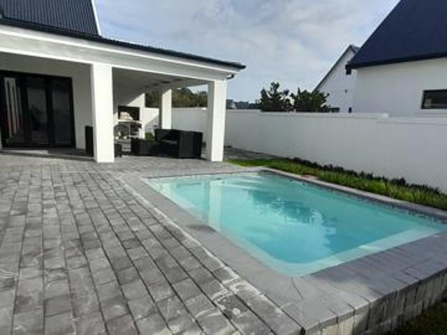 5 Bedroom House in St Francis Links Golf Estate