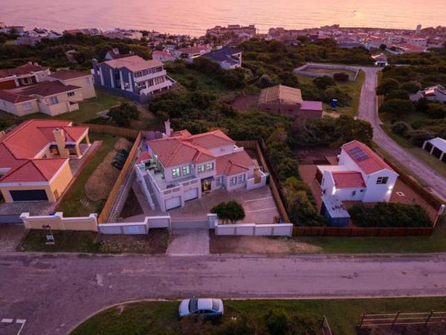 5 Bedroom House in St Francis On Sea Phase I