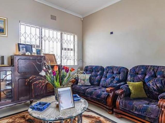 5 Bedroom House in St Helena Views