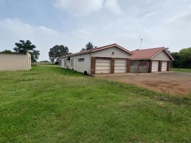 5 Bedroom House in Stefano Park