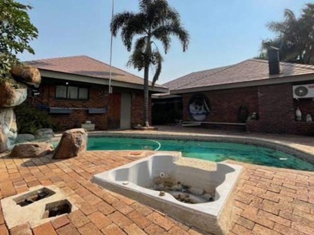 5 Bedroom House in Sterpark