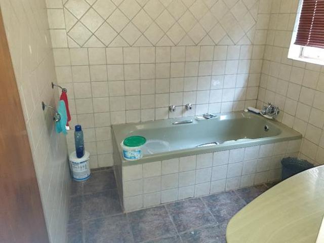 5 Bedroom House in Sterpark