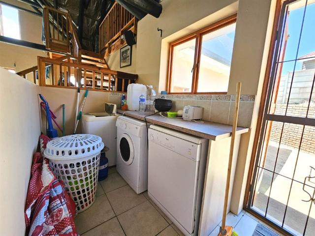 5 Bedroom House in Stilbaai Wes