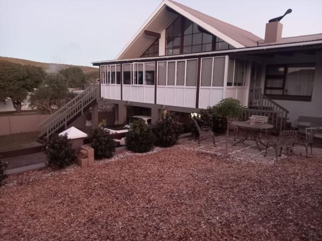 5 Bedroom House in Still Bay West